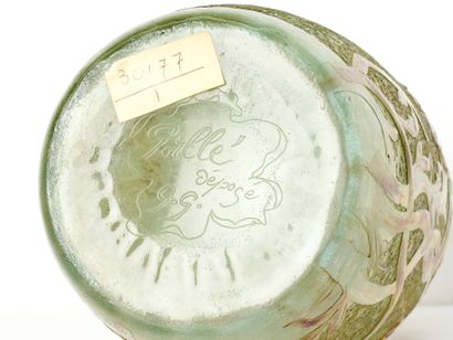 Emile GALLE (1846-1904)
Grand vase fuselé...
