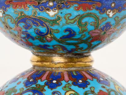 Chine XVIIIe , époque Qianlong- Email Cloisonné.
Rince-pinceau...