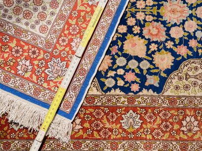 Kashan (Iran) or Hereke (Turkey) - Carpet...