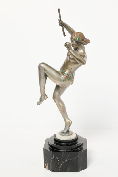 Art déco
Danseuse au baton. Bronze à patine...