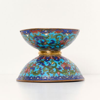 Chine XVIIIe , époque Qianlong- Email Cloisonné.
Rince-pinceau...