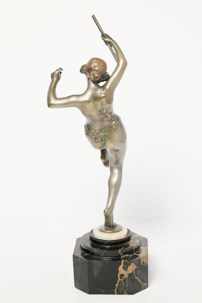 Art déco
Danseuse au baton. Bronze à patine...