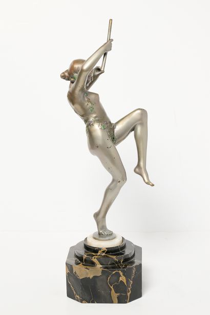 Art déco
Danseuse au baton. Bronze à patine...