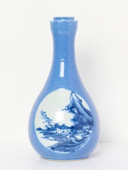 Chine XXe - Marque Yongzheng
Vase en porcelaine...