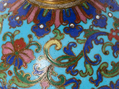 Chine XVIIIe , époque Qianlong- Email Cloisonné.
Rince-pinceau...