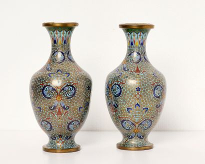 Chine XXe - Email cloisonné
Paire de vase...