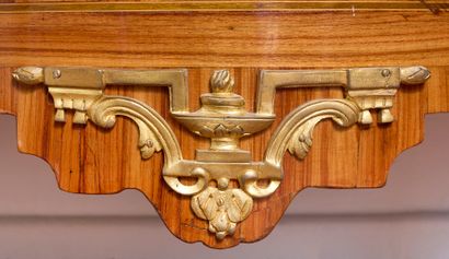 Epoque Louis XVI - Estampille J.Dahlmann
Commode...