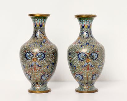 Chine XXe - Email cloisonné
Paire de vase...