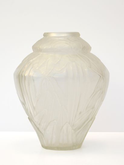 André HUNEBELLE (1896-1985)
Vase « Iris »...
