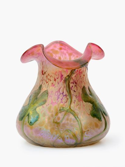 Cercle de LOETZ ou KRALIK
Vase à col trilobé...