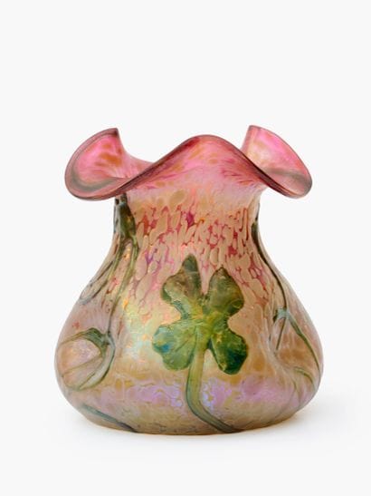 Cercle de LOETZ ou KRALIK
Vase à col trilobé...