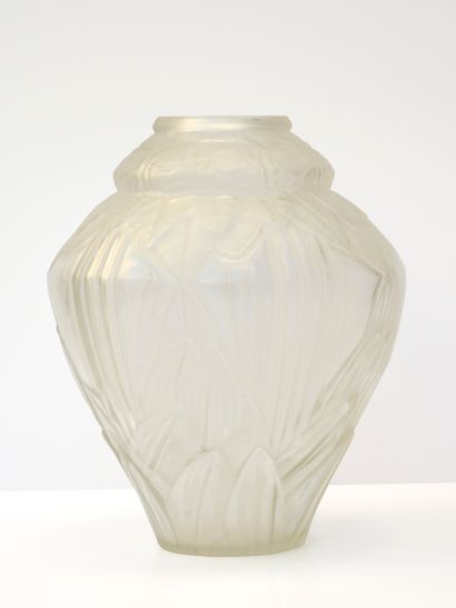 André HUNEBELLE (1896-1985)
Vase « Iris »...