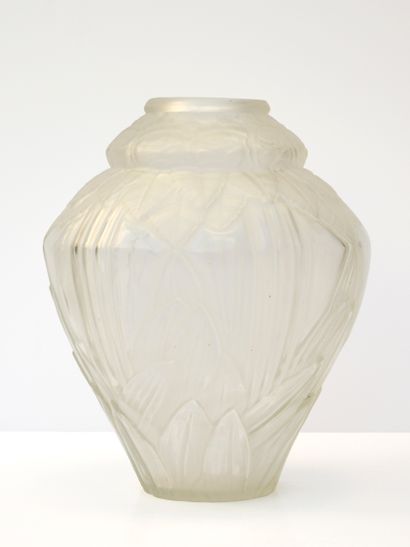 André HUNEBELLE (1896-1985)
Vase « Iris »...