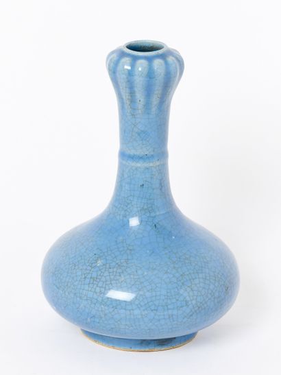 Early 20th-century China
Blue-glazed Suantouping...