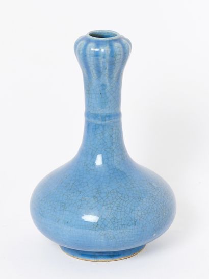 Early 20th-century China
Blue-glazed Suantouping...