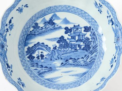 Qing Dynasty, China
Large scalloped-edge...