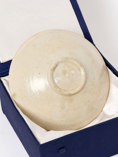 China - Qingbai Porcelain in the Song Style
Archaic...