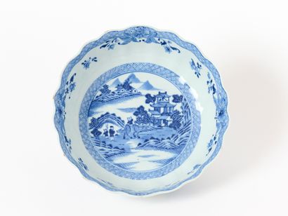 Qing Dynasty, China
Large scalloped-edge...