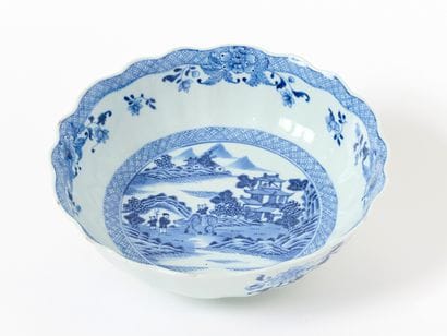 Qing Dynasty, China
Large scalloped-edge...