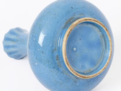 Early 20th-century China
Blue-glazed Suantouping...