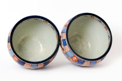 Japan - Late Meiji Period 
Pair of Imari...