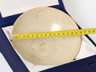 China - Qingbai Porcelain in the Song Style
Archaic...