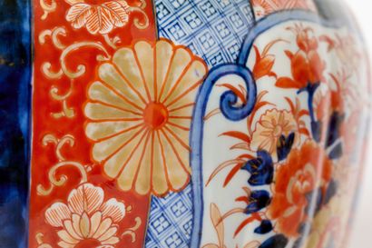 Japan - Late Meiji Period 
Pair of Imari...