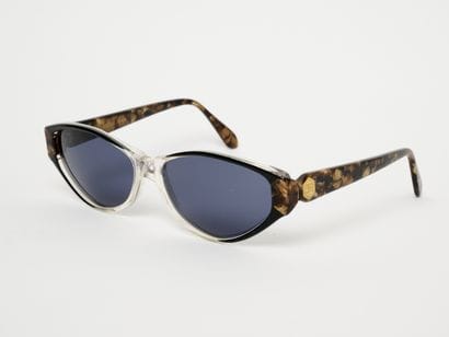 REVILLON
Lunettes de soleil.