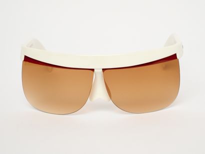 Courrèges - Paris
Lunettes de soleil. Sans...