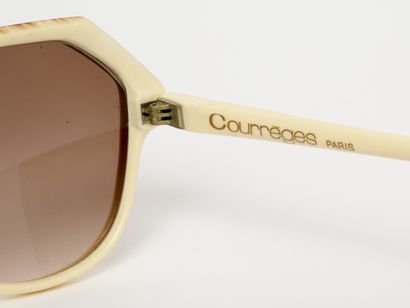 Courrèges - Paris
Lunettes de soleil. Sans...