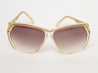 Courrèges - Paris
Lunettes de soleil. Sans...