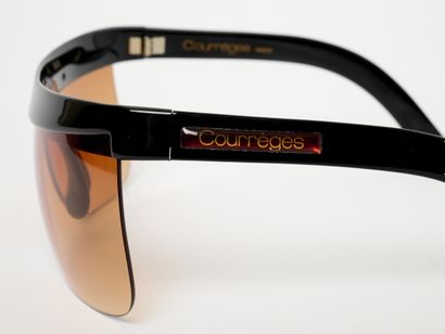 Courrèges - Paris
Lunettes de soleil. Sans...