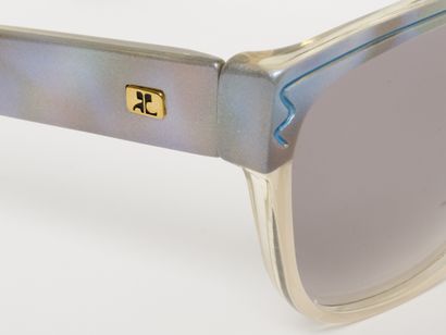 Courrèges - Paris
Lunettes de soleil. Sans...