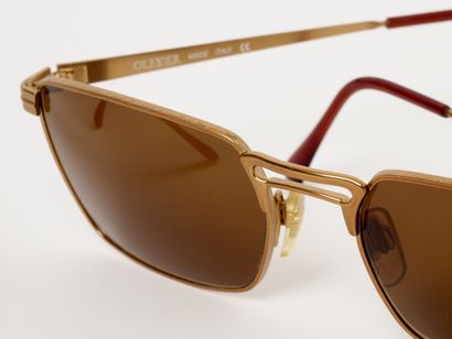 OLIVER
Trois paires de lunettes de solei...