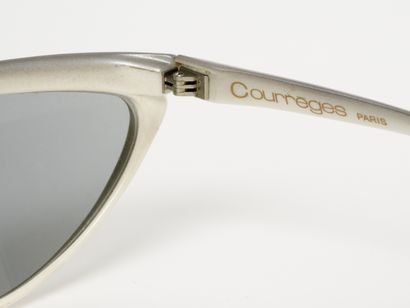 Courrèges - Paris
Lunettes de soleil. Sans...