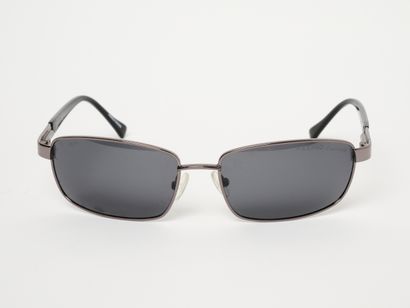 AZZARO
Lunettes de soleil. Sans écrin.