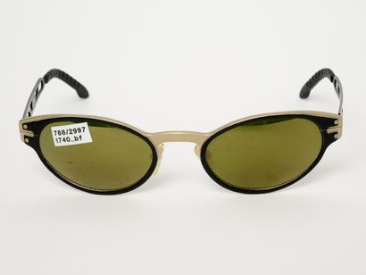 PRINCE
Lunettes de soleil.