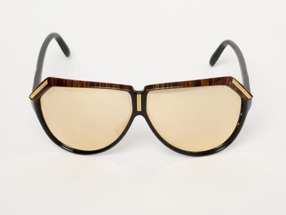 Courrèges - Paris
Lunettes de soleil. Sans...