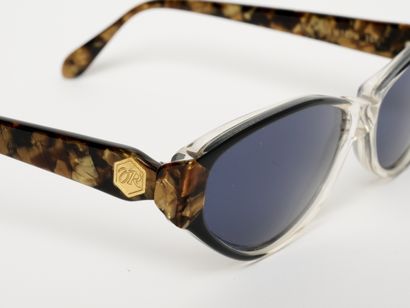 REVILLON
Lunettes de soleil.