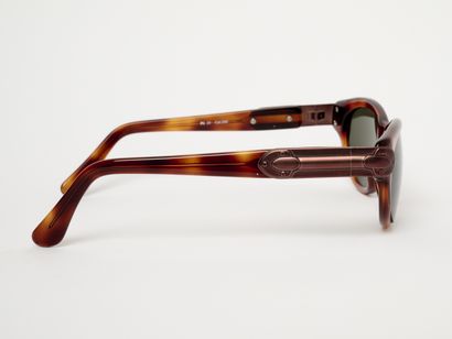 GUiDI
Lunettes de soleil.
