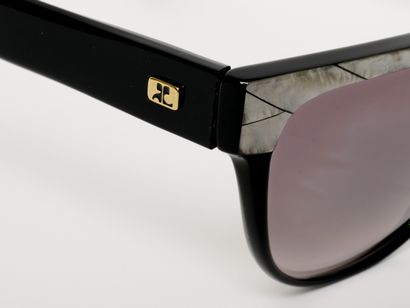 Courrèges - Paris
Lunettes de soleil. Sans...