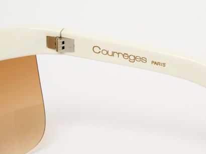 Courrèges - Paris
Lunettes de soleil. Sans...