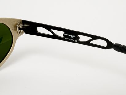 PRINCE
Lunettes de soleil.