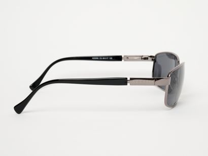 AZZARO
Lunettes de soleil. Sans écrin.