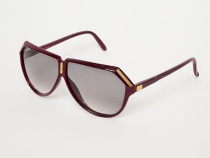 Courrèges - Paris
Lunettes à verres fumés....