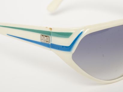 Courrèges - Paris
Lunettes de soleil. Sans...
