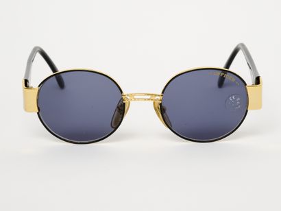 OFFICER
Lunettes de soleil.