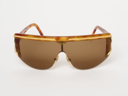 VALENTINO 
Lunettes de soleil modèle V568....