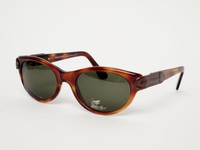 GUiDI
Lunettes de soleil.