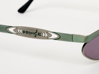 PRINCE
Lunettes de soleil.